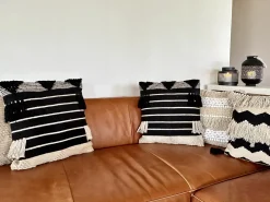 Cuscino decorativo CHITTOOR Cotone 50 x 50 cm Nero Trama geometrica