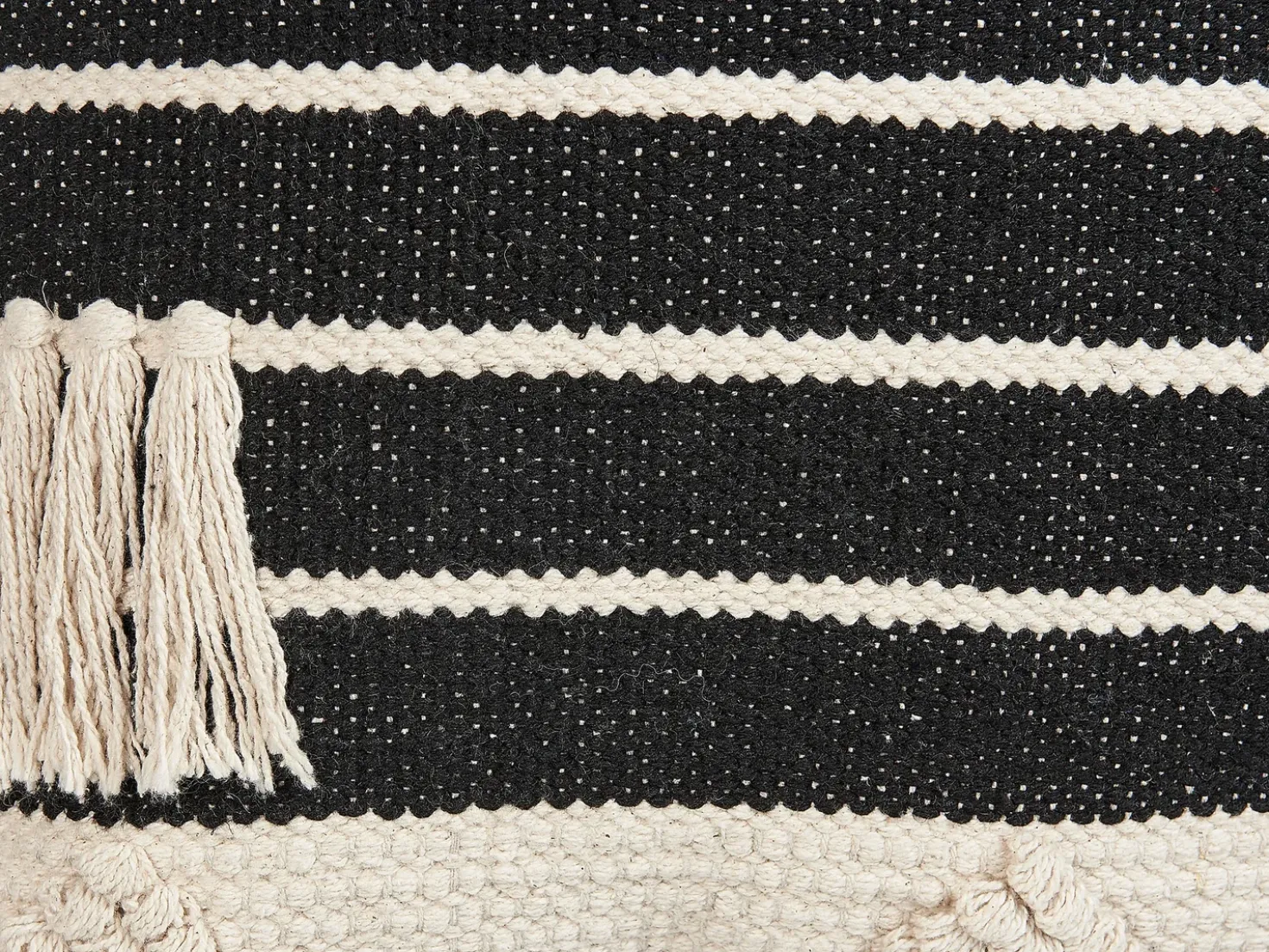 Cuscino decorativo CHITTOOR Cotone 50 x 50 cm Nero Trama geometrica