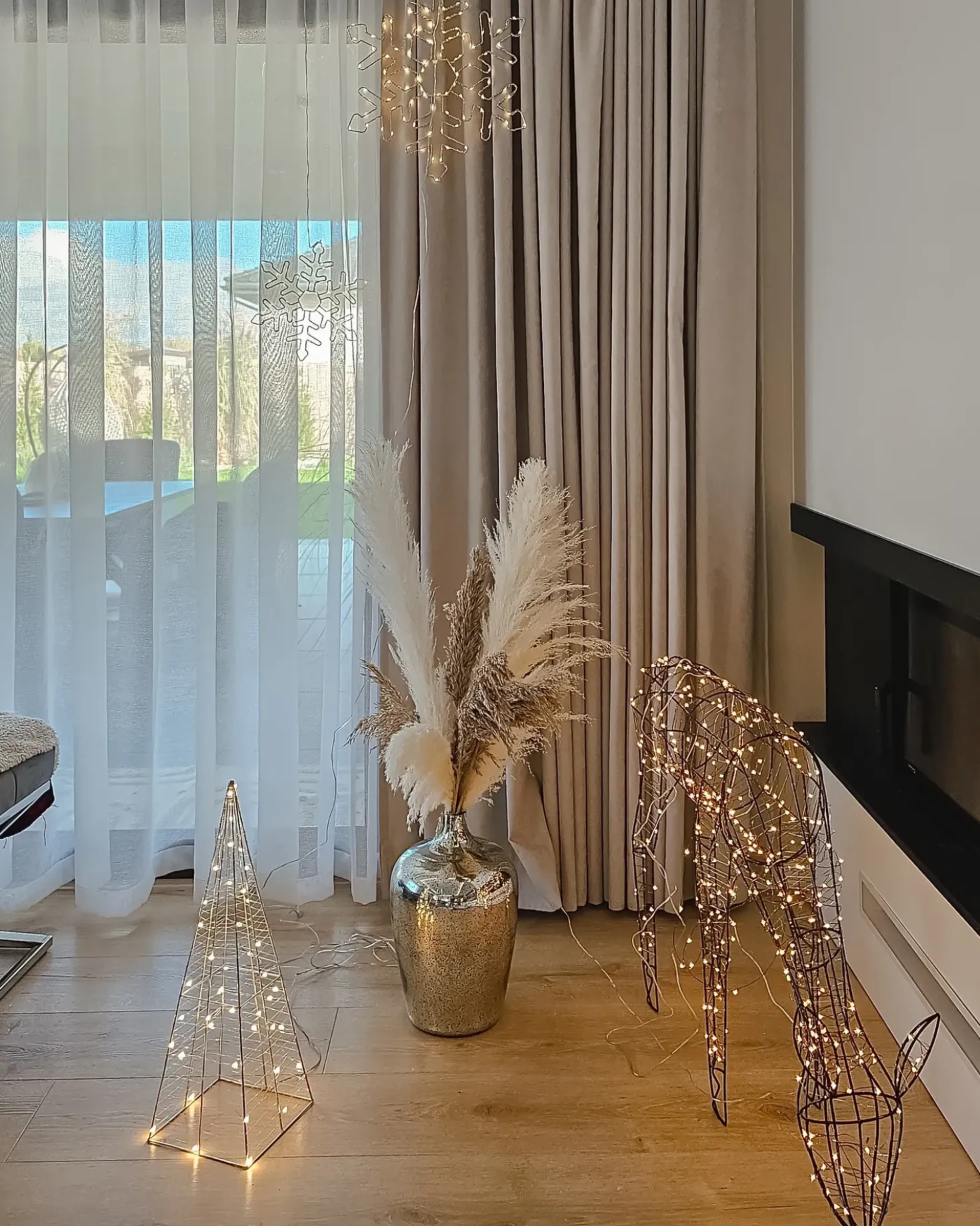 Decorazione da appendere all'aperto LED LOHELA Fiocco di neve 30/39/50 cm Argento