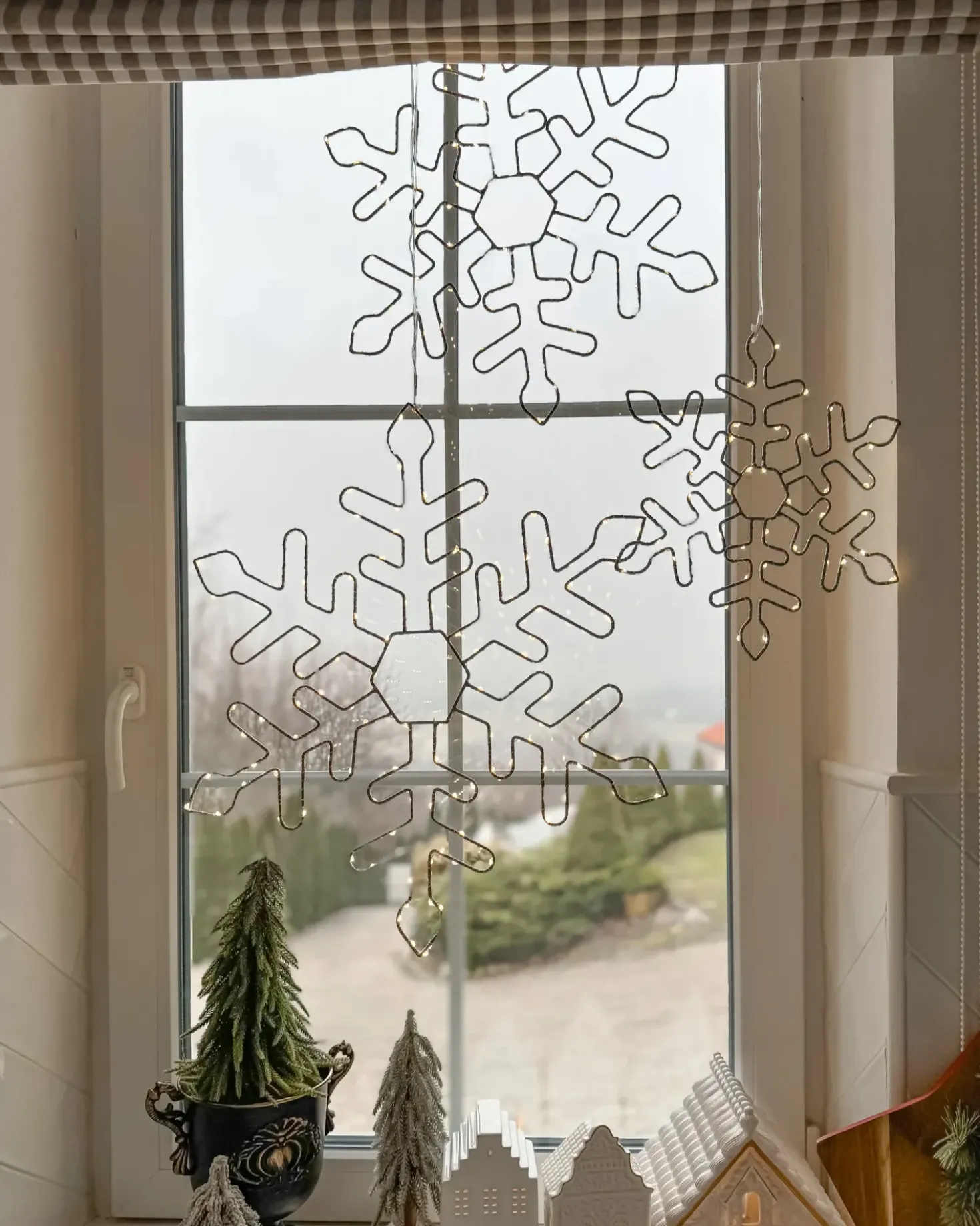 Decorazione da appendere all'aperto LED LOHELA Fiocco di neve 30/39/50 cm Argento