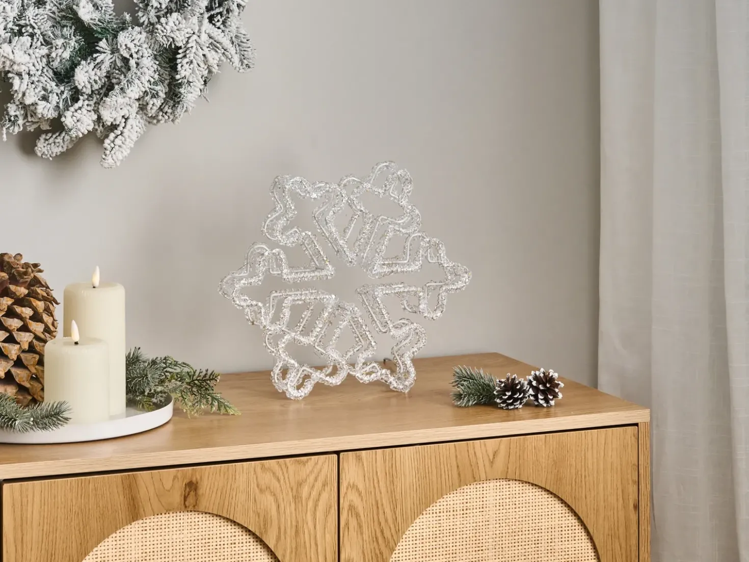 Decorazione per esterni LED SILVERAN Fiocco di neve 28 cm Bianco