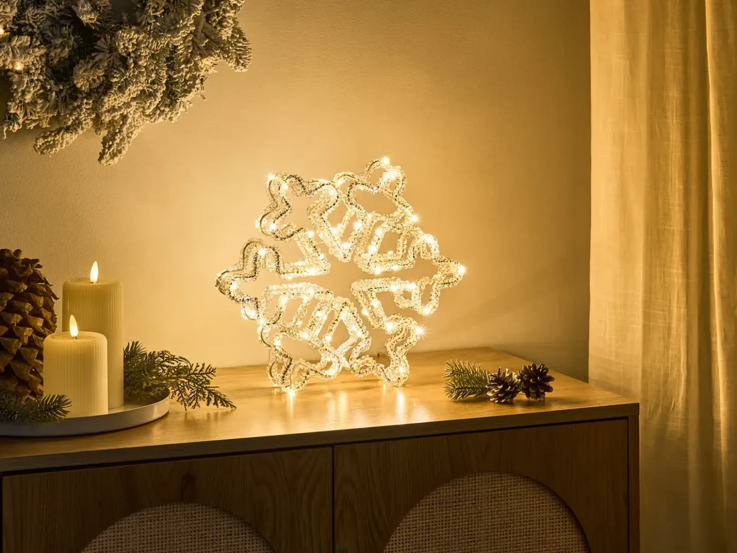 Decorazione per esterni LED SILVERAN Fiocco di neve 28 cm Bianco