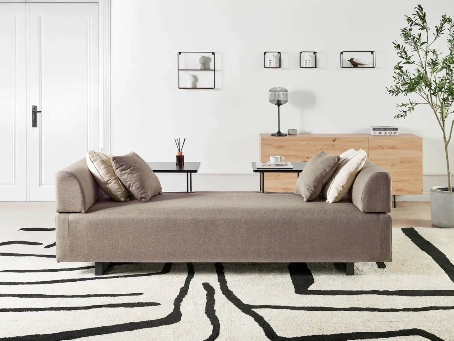 Divano 3 posti SOKNA Tessuto Tortora con tavoli