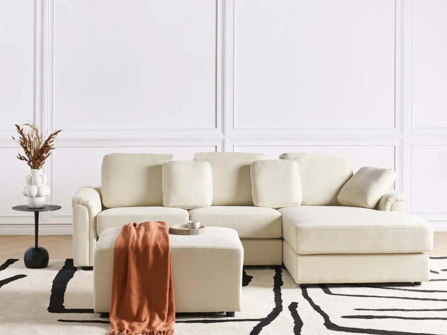 Divano angolare 4 posti KOHLO Tessuto Beige chiaro con ottomana Lato Sinistro