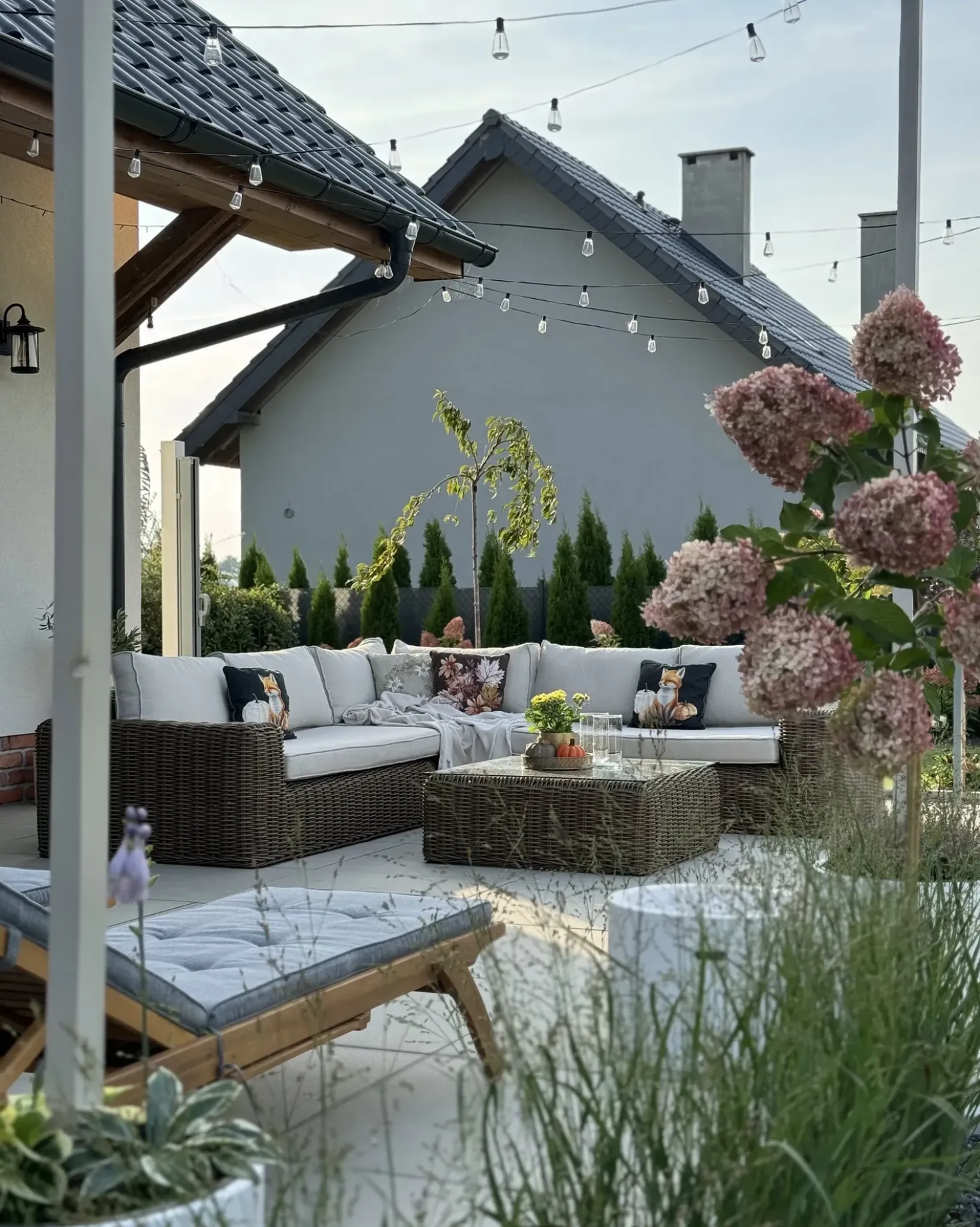 Divano angolare da giardino con pouf 6 posti PALERMO Modulare Rattan sintetico (PE) Marrone