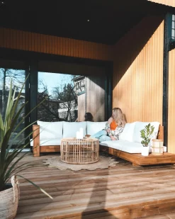 Divano angolare da giardino 5 posti MARETTIMO Lato destro Legno di acacia certificato Marrone