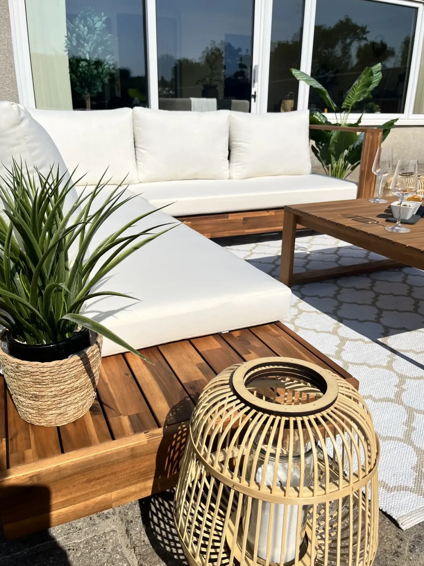 Divano angolare da giardino 5 posti MARETTIMO Lato destro Legno di acacia certificato Marrone