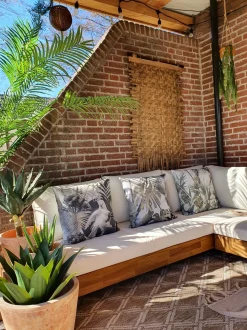 Divano angolare da giardino 5 posti MARETTIMO Lato destro Legno di acacia certificato Marrone