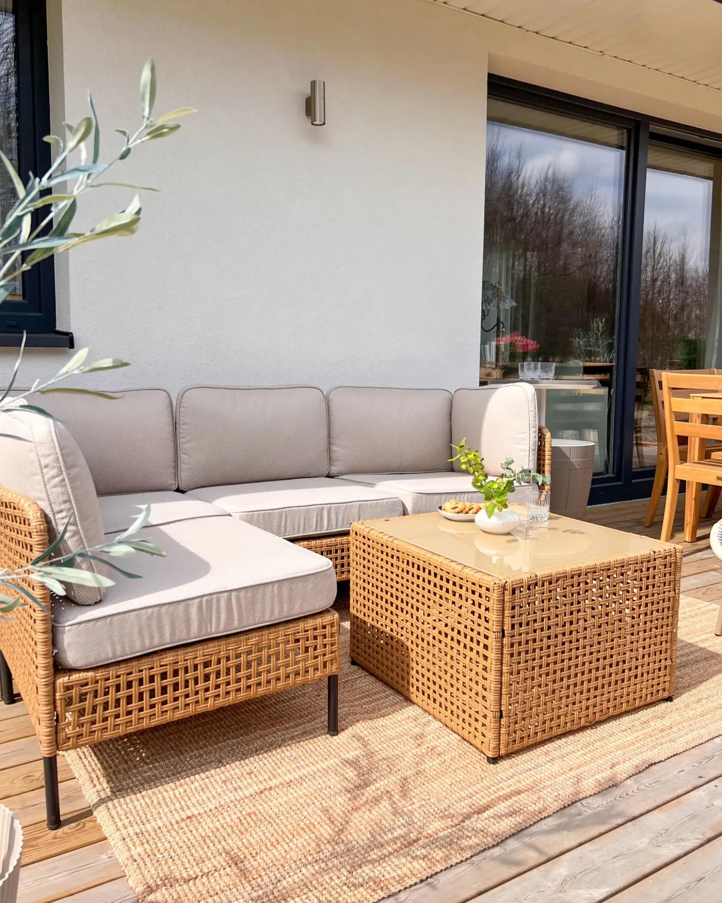 Divano da giardino con tavolo 4 posti OMEGANA Modulare Rattan sintetico (PE) Beige chiaro
