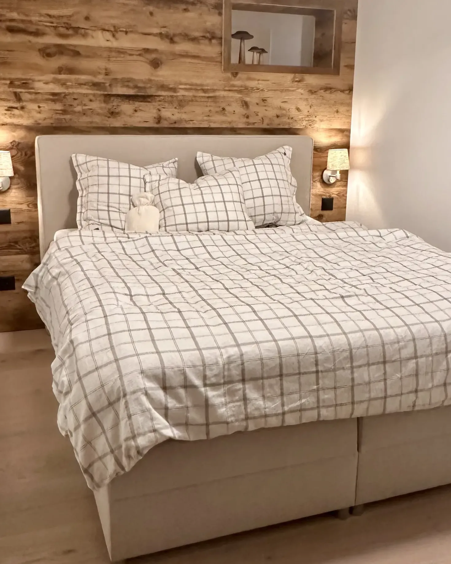 Divano letto con contenitore Tessuto MINISTER 180 x 200 cm Beige chiaro