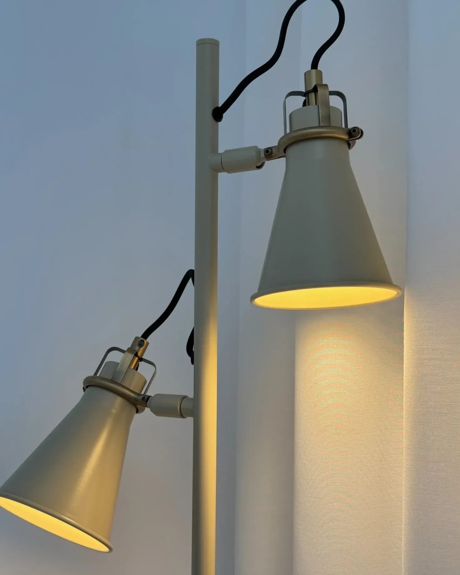 Lampada da pavimento MOYOLA Regolabile Metallo Beige