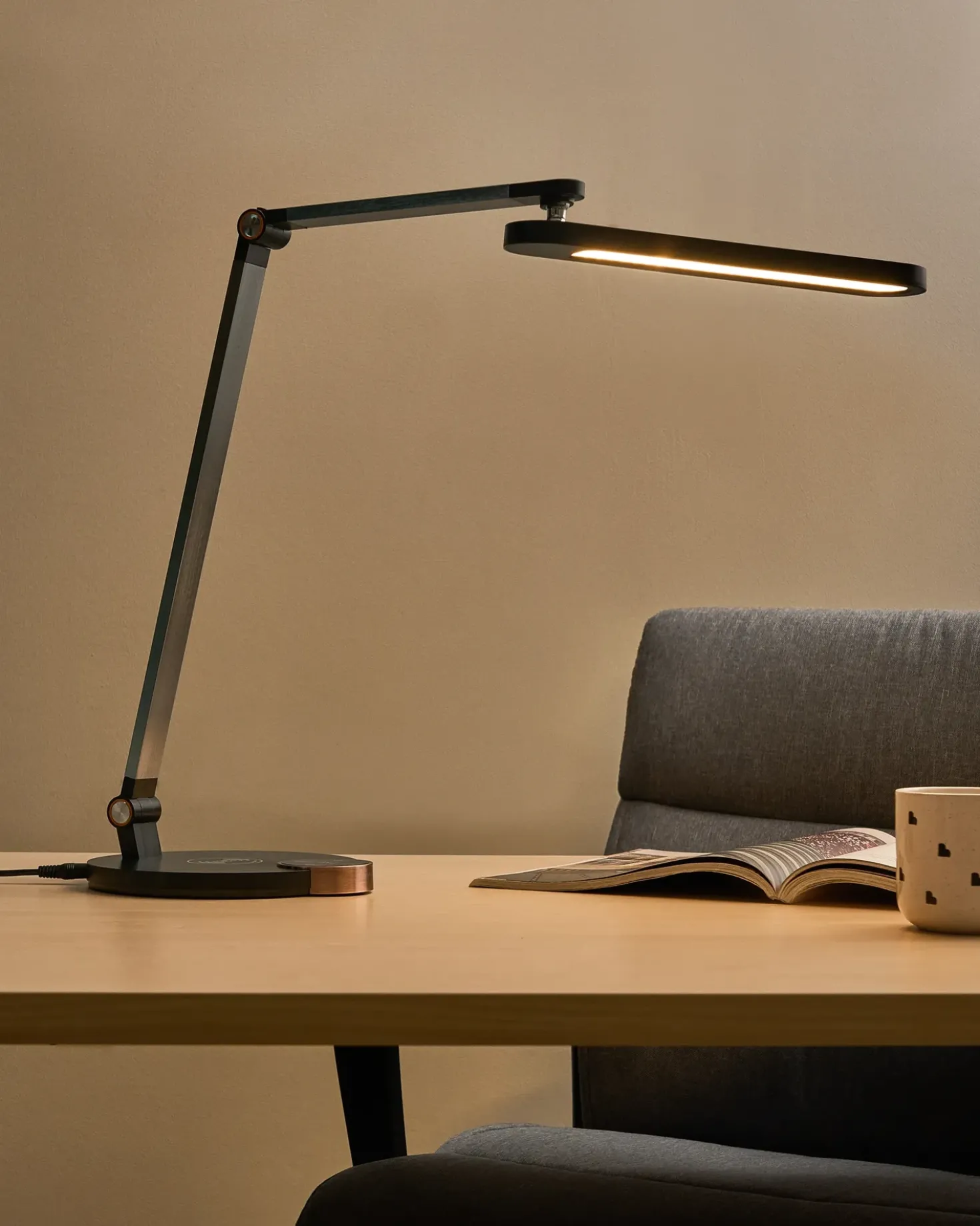 Lampada da scrivania a LED CAROY con Caricatore wireless Nero
