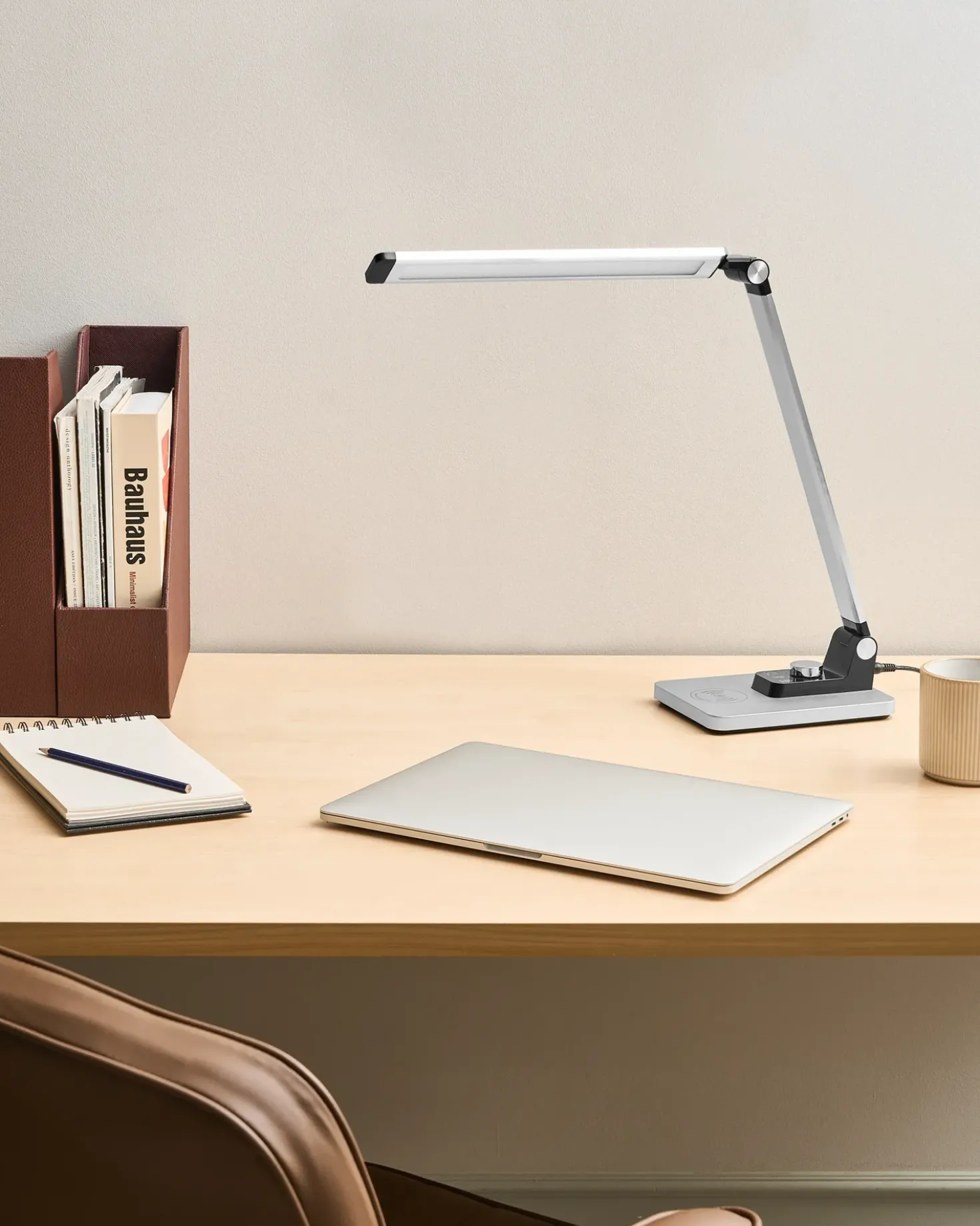 Lampada da scrivania a LED ENIF con Caricatore wireless Argento