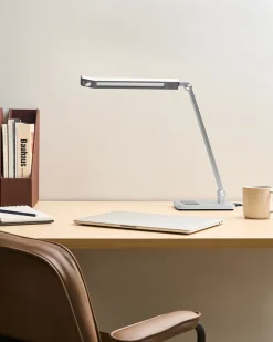 Lampada da scrivania a LED LEPUS con sensore di movimento Argento