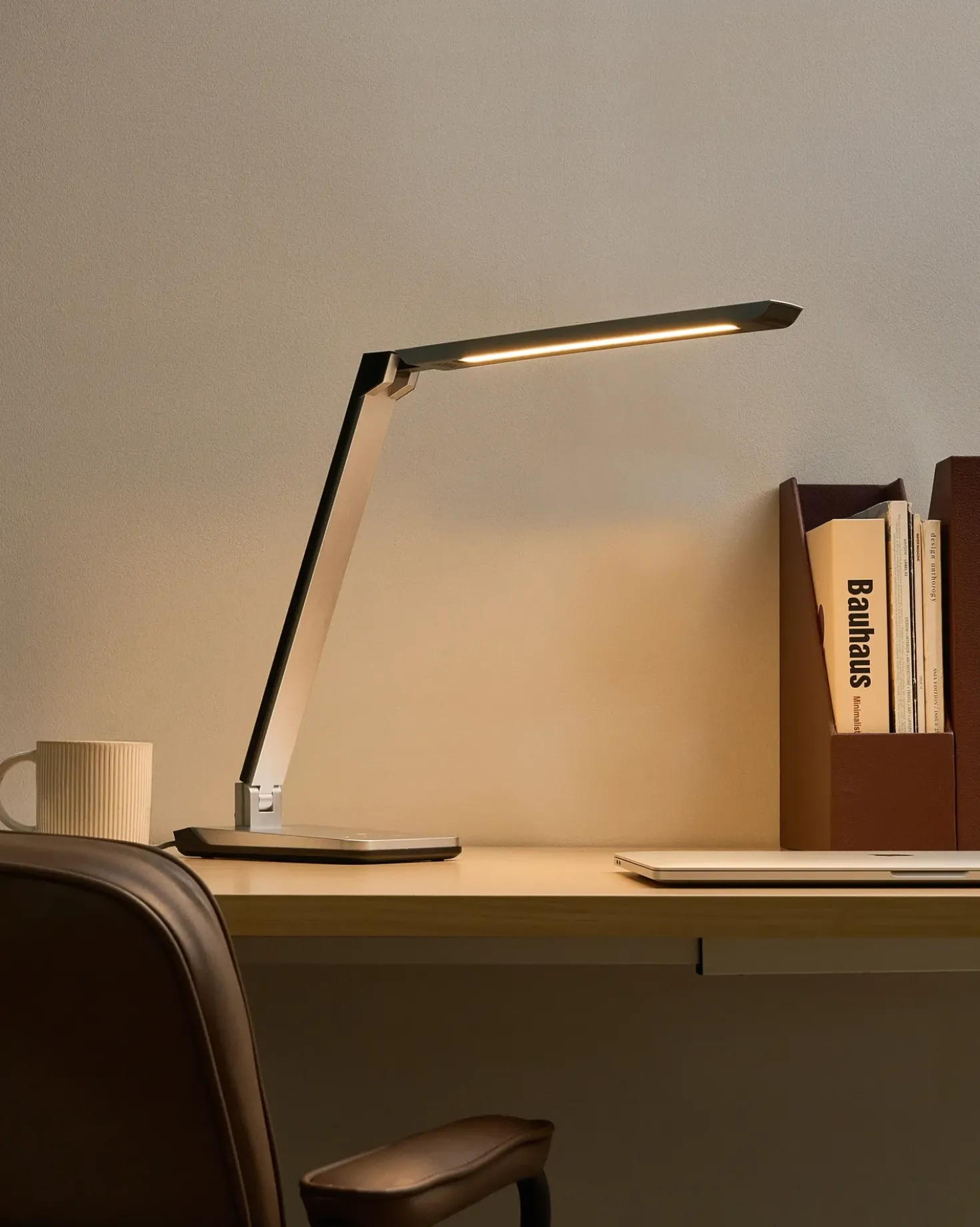 Lampada da scrivania a LED PICTOR con dimmer Argento