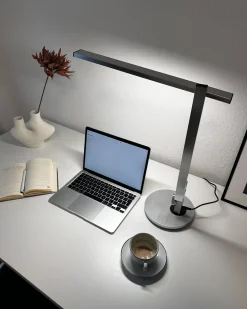 Lampada da scrivania a LED CETUS con dimmer Argento