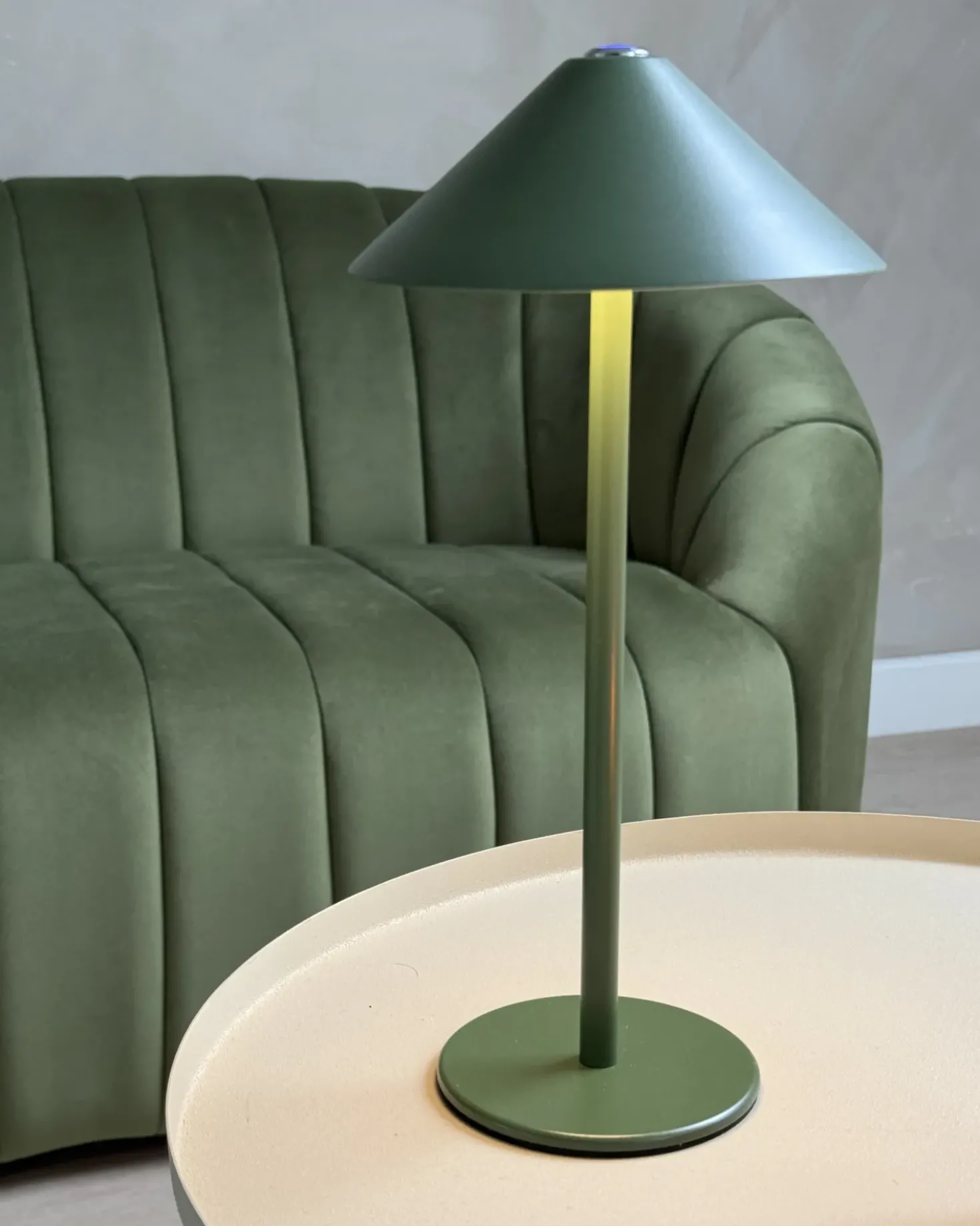 Lampada da tavolo senza fili a LED MODJO con dimmer Metallo Verde