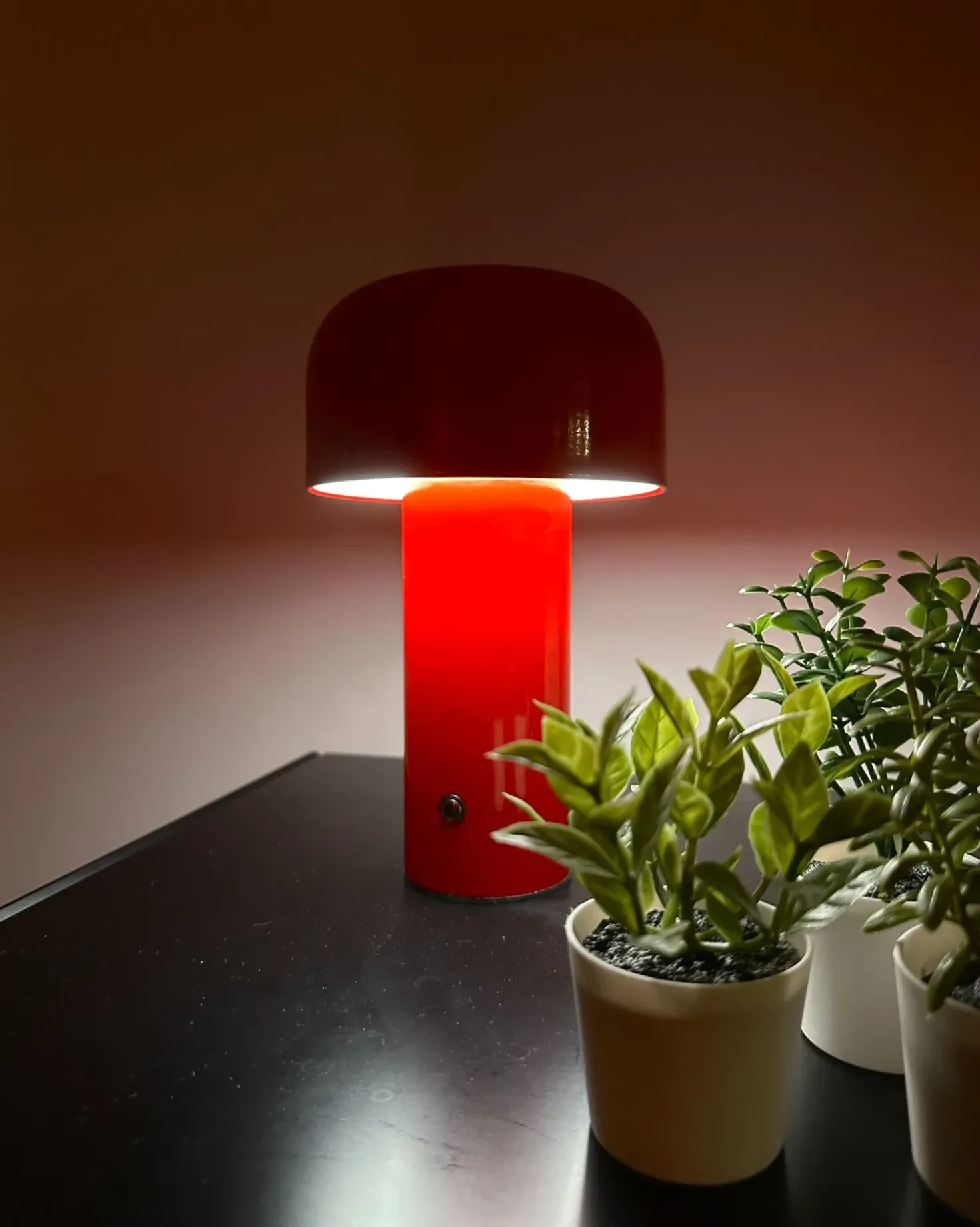 Lampada da tavolo senza fili a LED BESOS con dimmer Metallo Rosso