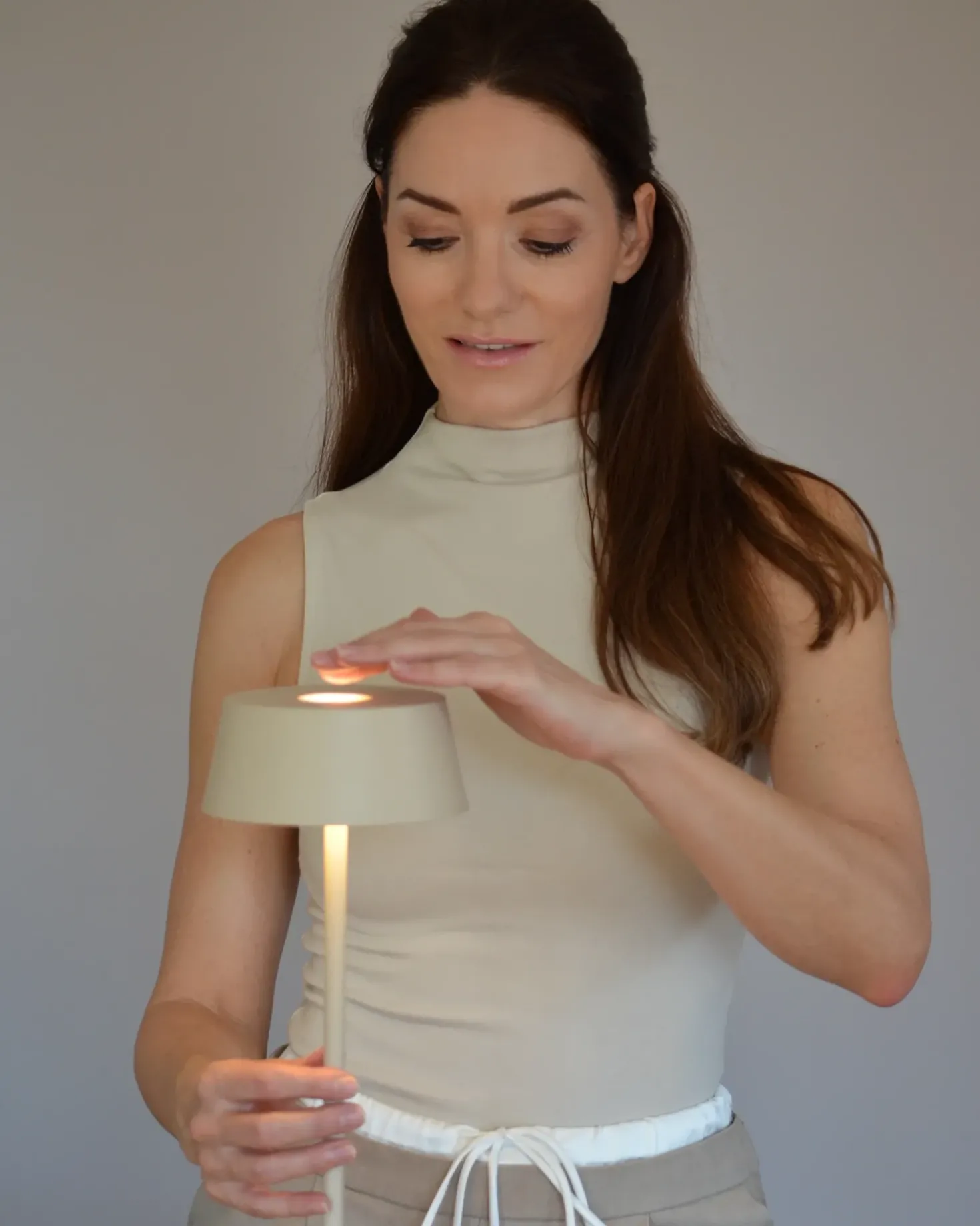 Lampada da tavolo senza fili a LED GUDER con dimmer Metallo Beige