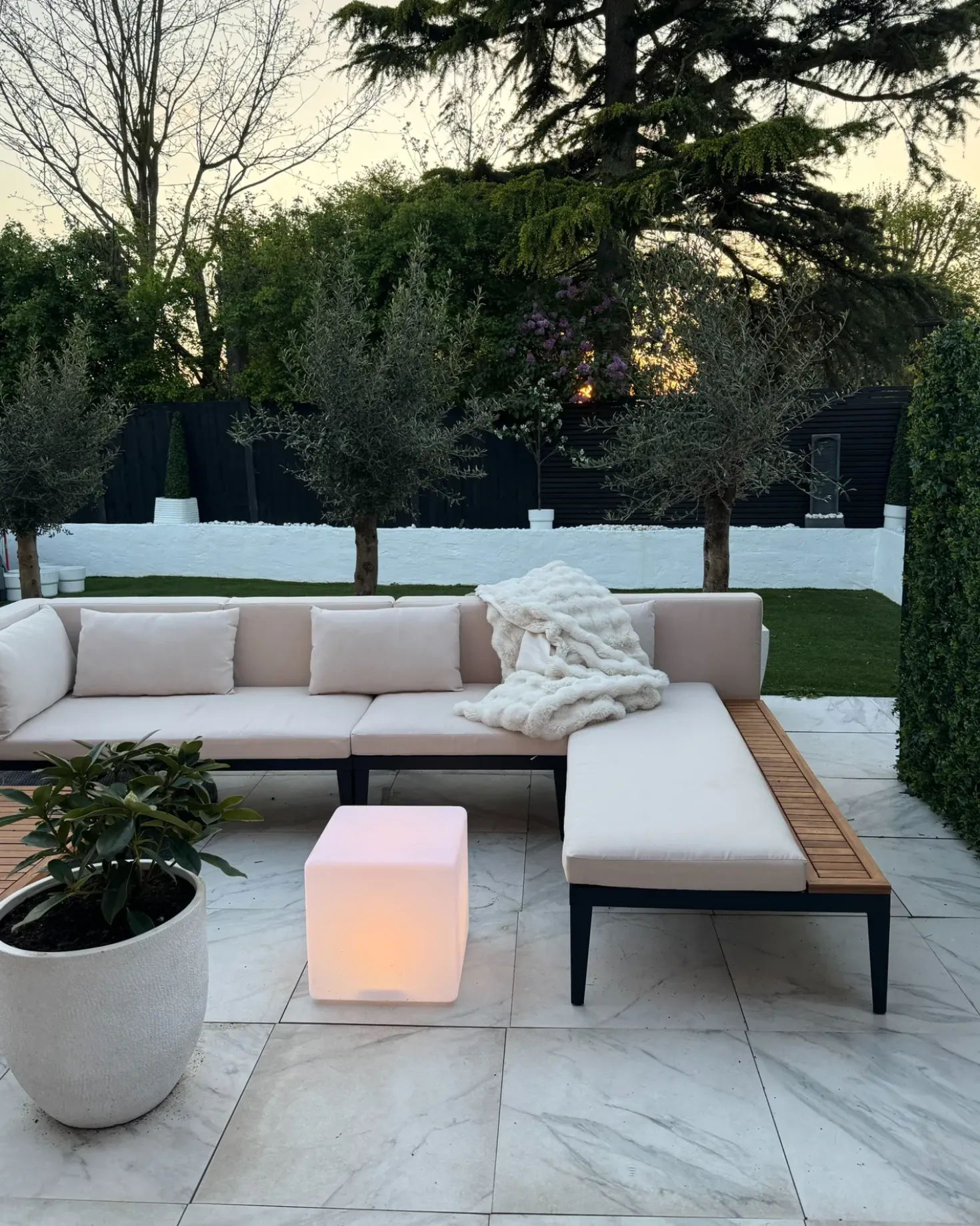 Lampada da terra LED per esterni LAGARTO con telecomando Bianco
