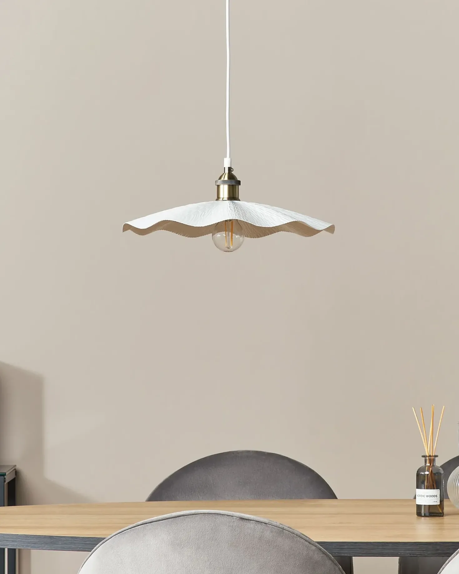 Lampadario PHILS Metallo Bianco