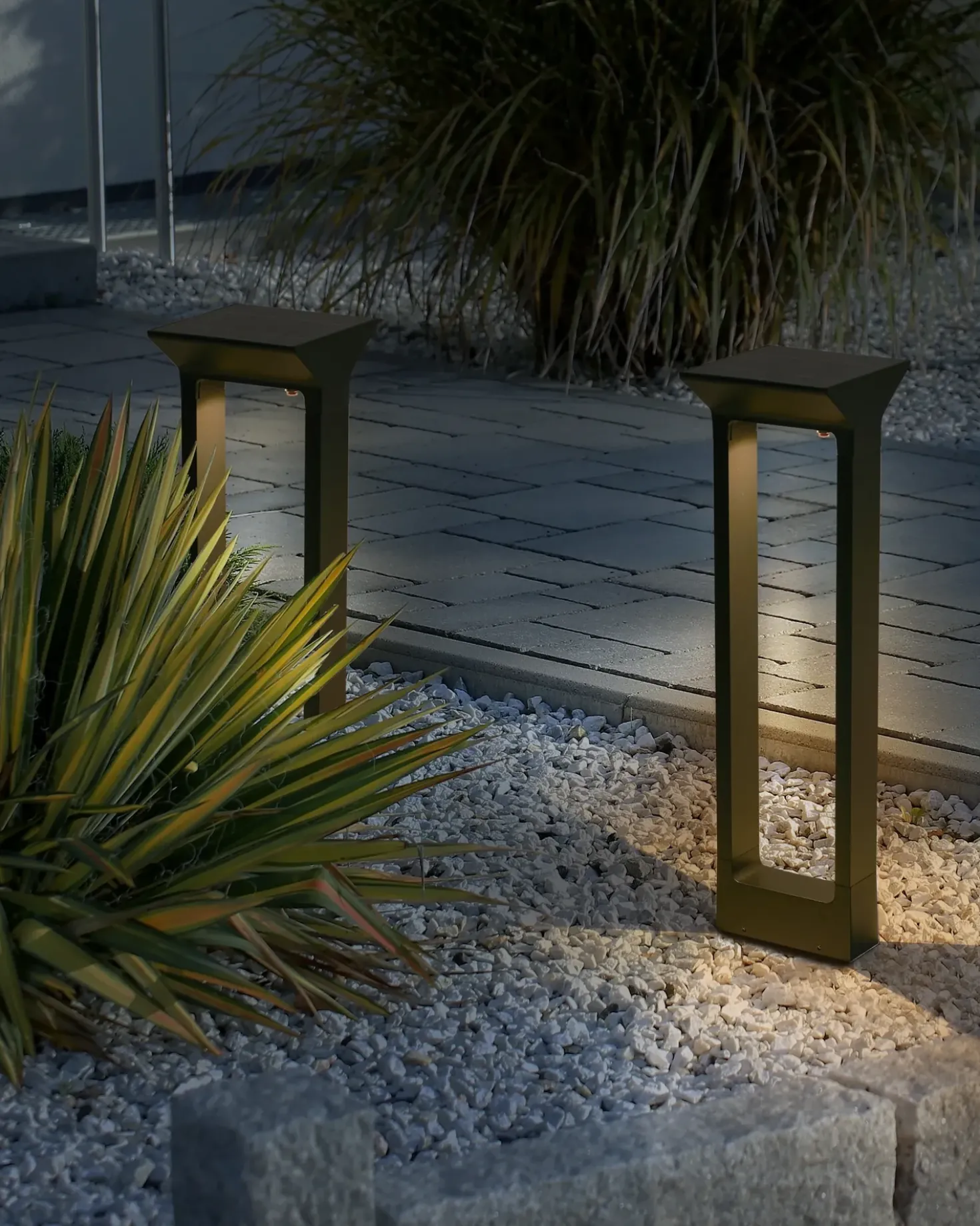 Lampione solare da giardino a LED MALDEN con sensore di movimento Nero