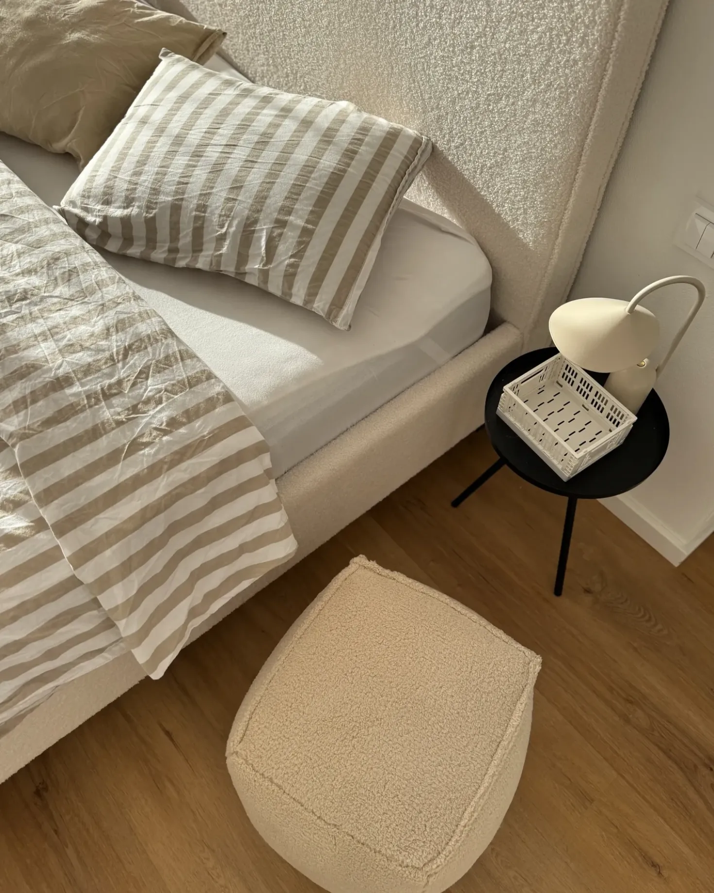Letto Bouclé VALOGNES 180 x 200 cm Bianco sporco