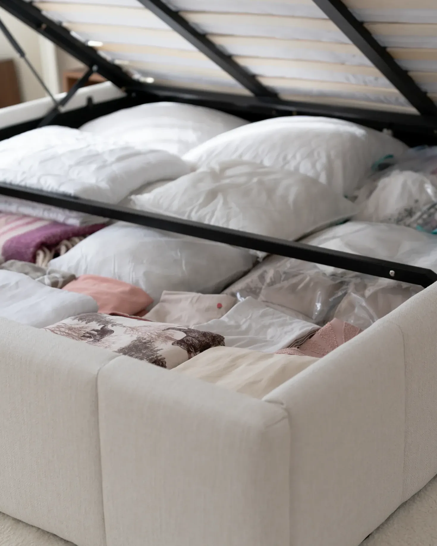 Letto contenitore Tessuto CASTELNAVET 180 x 200 cm Bianco sporco
