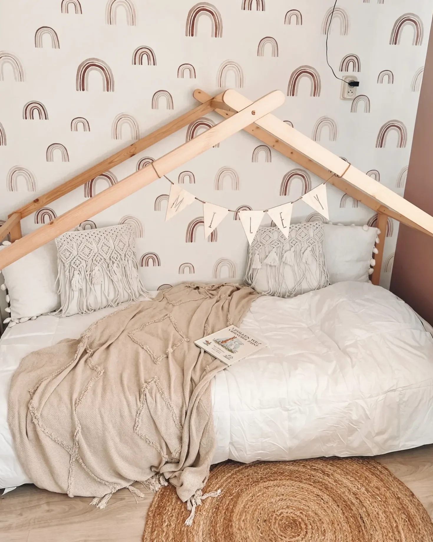 Letto per bambini Casa Legno di pino ORLU 90 x 200 cm Marrone chiaro