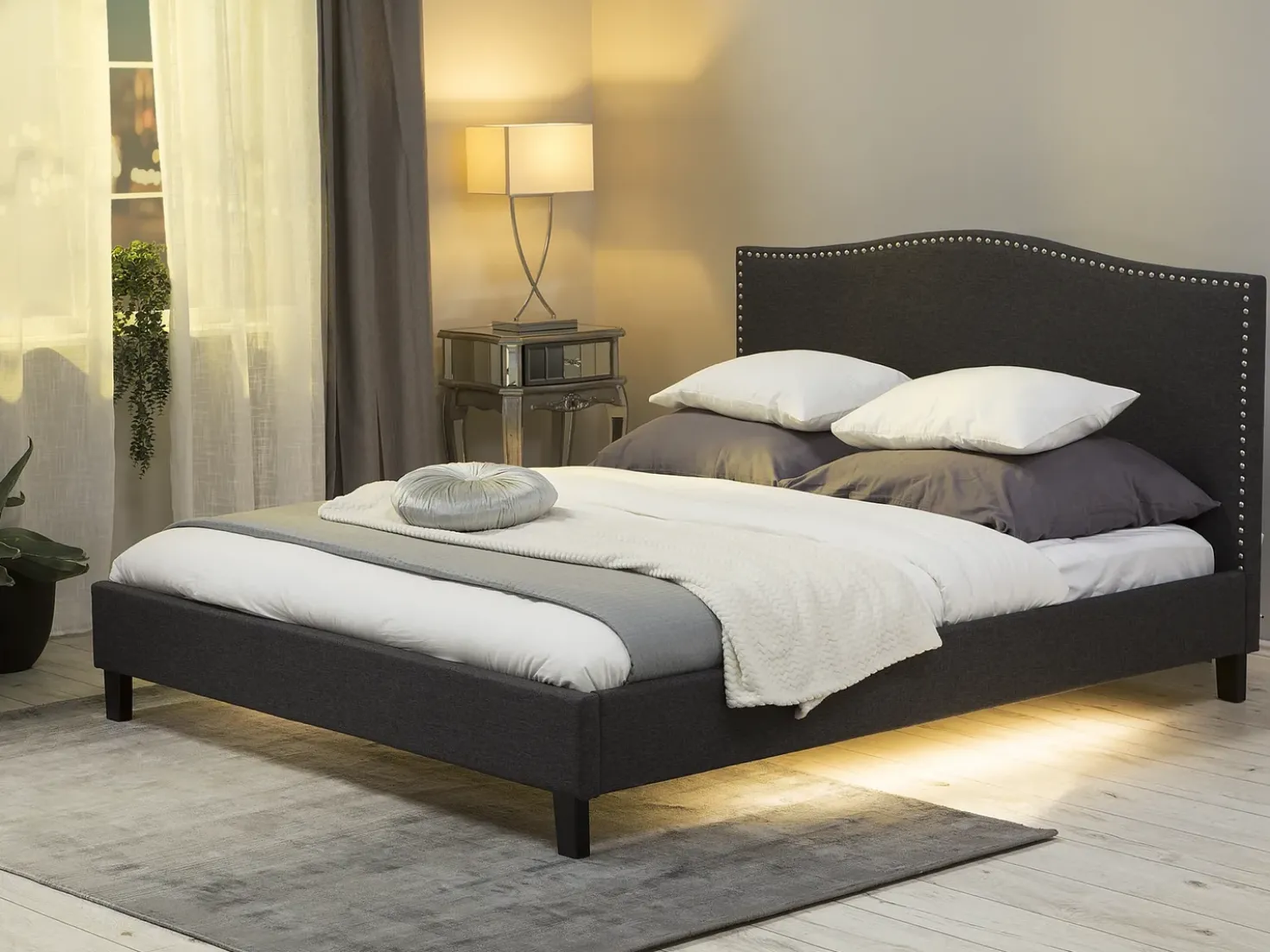 Letto Tessuto MONTPELLIER 180 x 200 cm LED Bianco