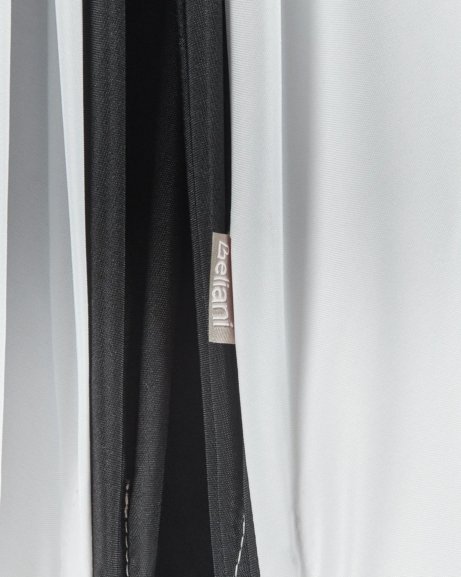 Ombrellone da esterno 245 cm MINOA Nero/Bianco