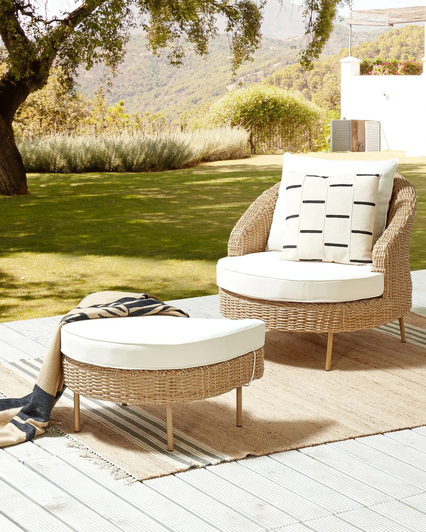 Poltrona da giardino con ottomana ARCILLE Rattan sintetico (PE) Naturale