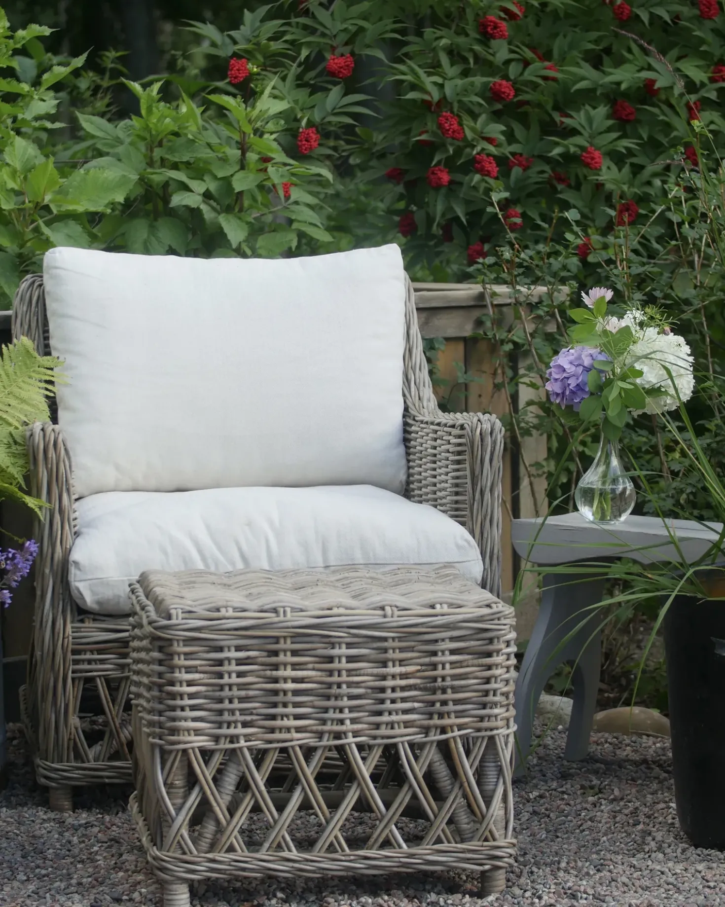Poltrona da giardino RIBOLLA con poggiapiedi Rattan Naturale
