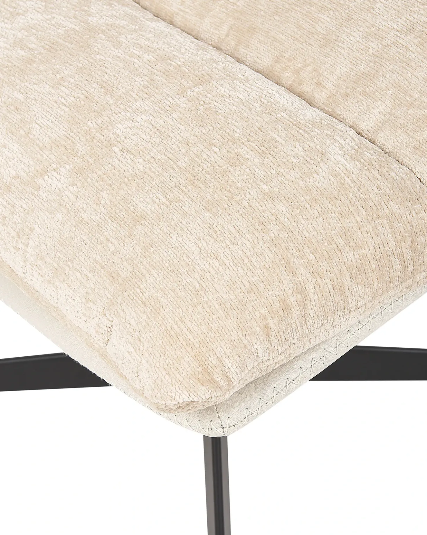 Poltrona girevole TOVIK con poggiapiedi Ciniglia Beige chiaro