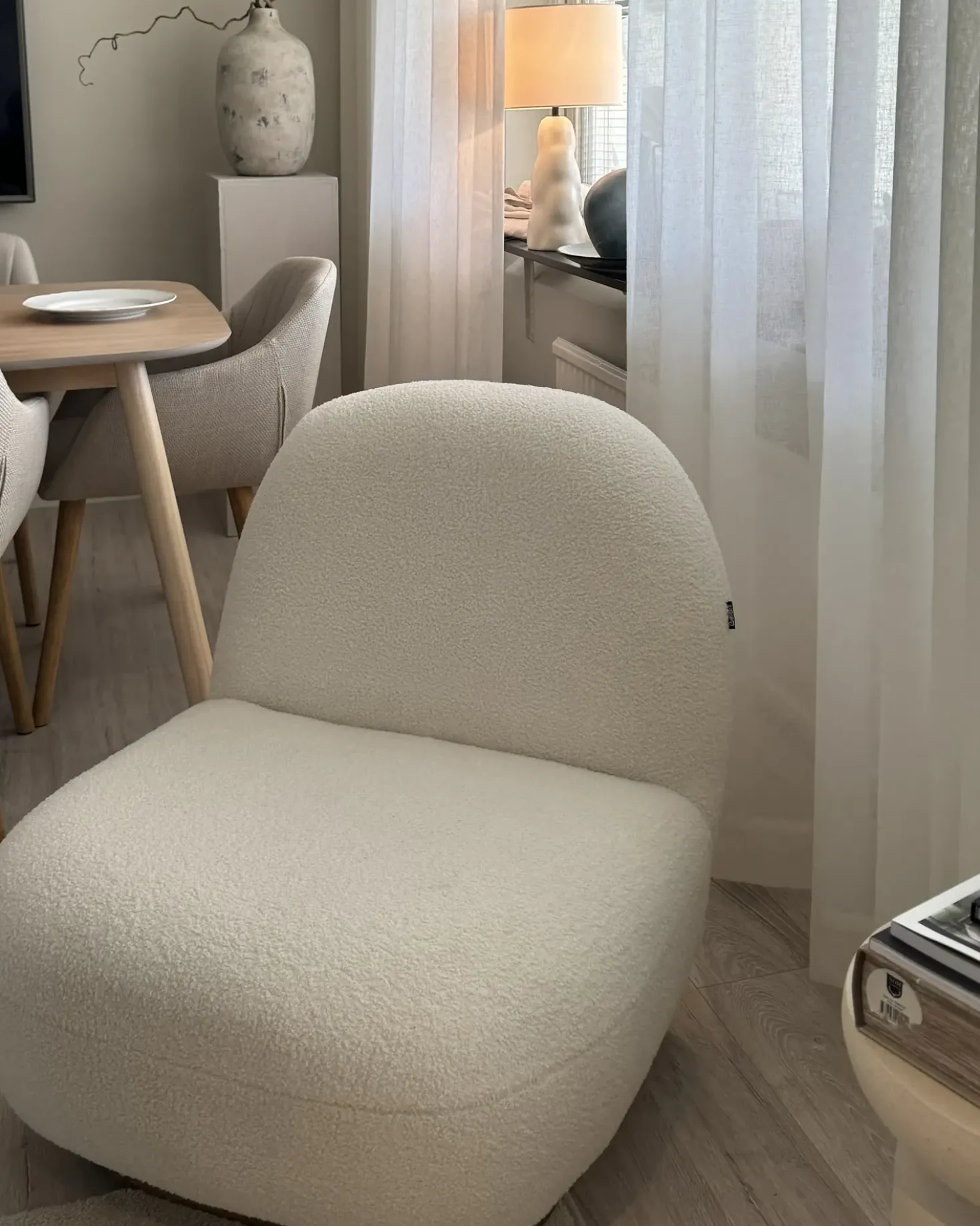 Poltrona LOVIISA Bouclé Bianco
