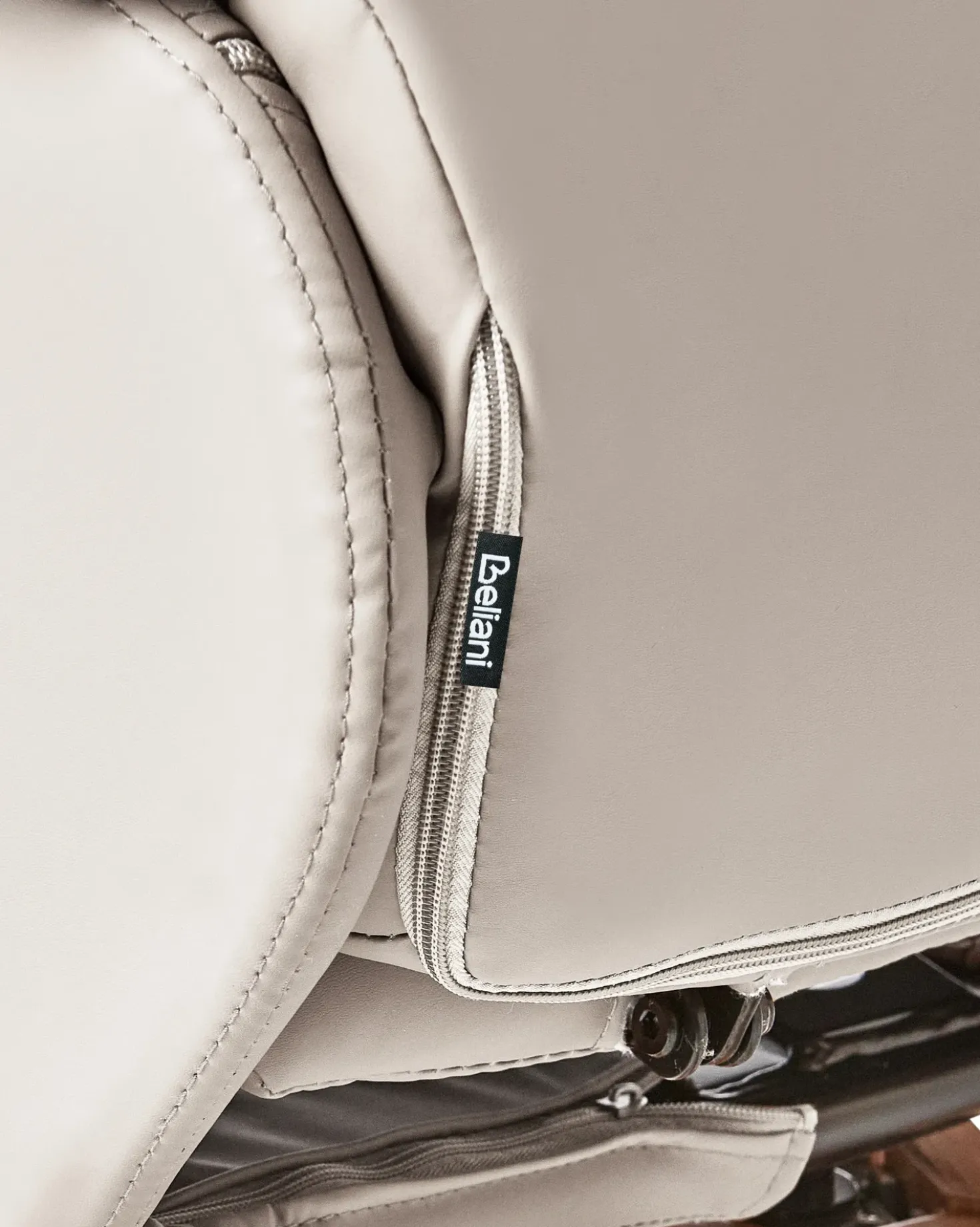 Poltrona massaggiante RELAXPRO con poggiapiedi Pelle sintetica Beige chiaro