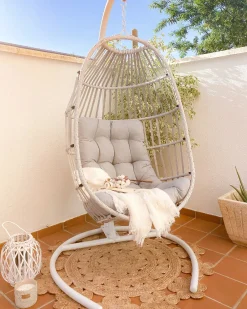 Poltrona sospesa con supporto da pavimento SESIA Rattan sintetico (PE) Grigio chiaro