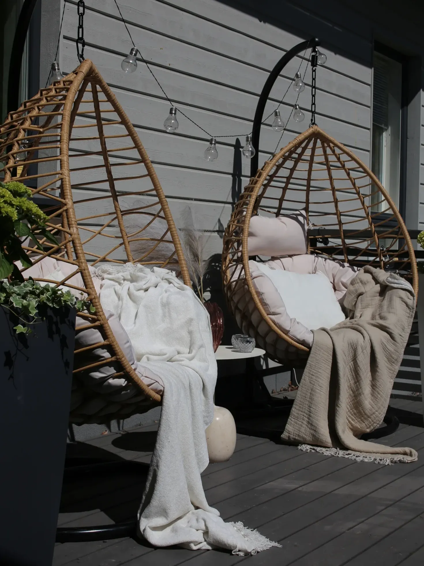 Poltrona sospesa con supporto da pavimento ARSITA Rattan sintetico (PE) Naturale