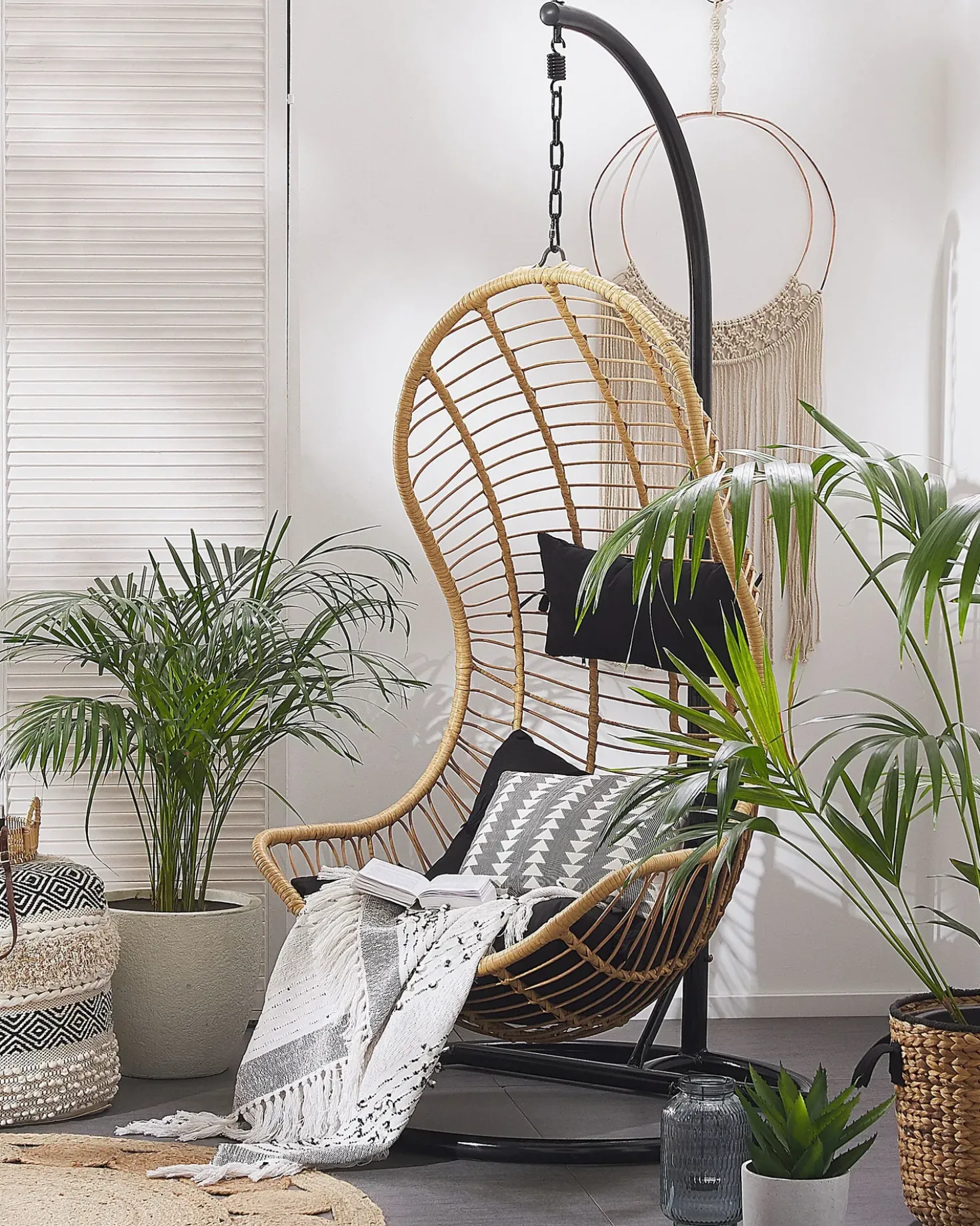 Poltrona sospesa con supporto da pavimento PINETO Rattan sintetico (PE) Naturale
