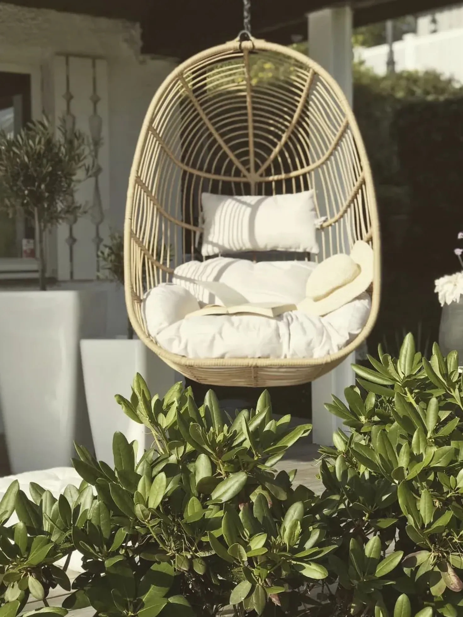 Poltrona sospesa con supporto da pavimento CASOLI Rattan sintetico (PE) Naturale
