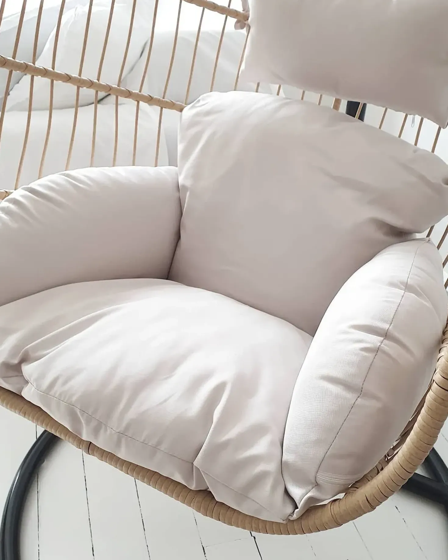 Poltrona sospesa con supporto da pavimento CASOLI Rattan sintetico (PE) Naturale