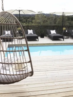 Poltrona sospesa con supporto da pavimento CASOLI Rattan sintetico (PE) Naturale