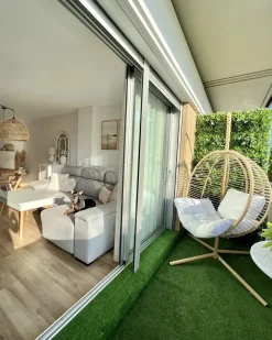 Poltrona sospesa con supporto da pavimento ARCO Metallo Beige