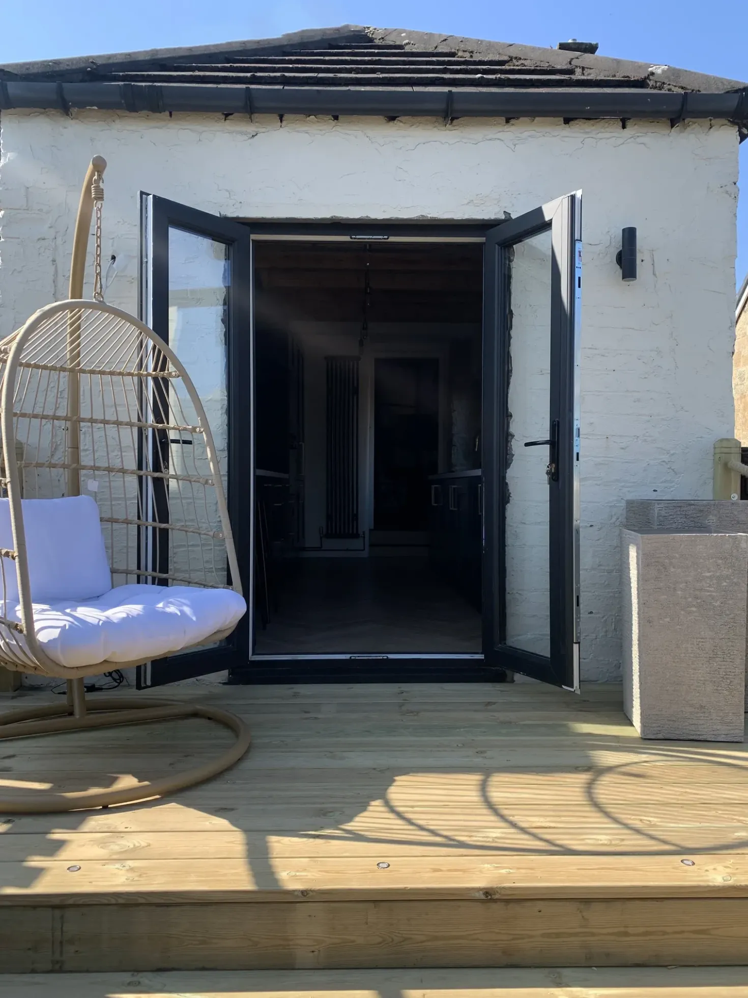 Poltrona sospesa con supporto da pavimento ALLERA Rattan sintetico (PE) Beige