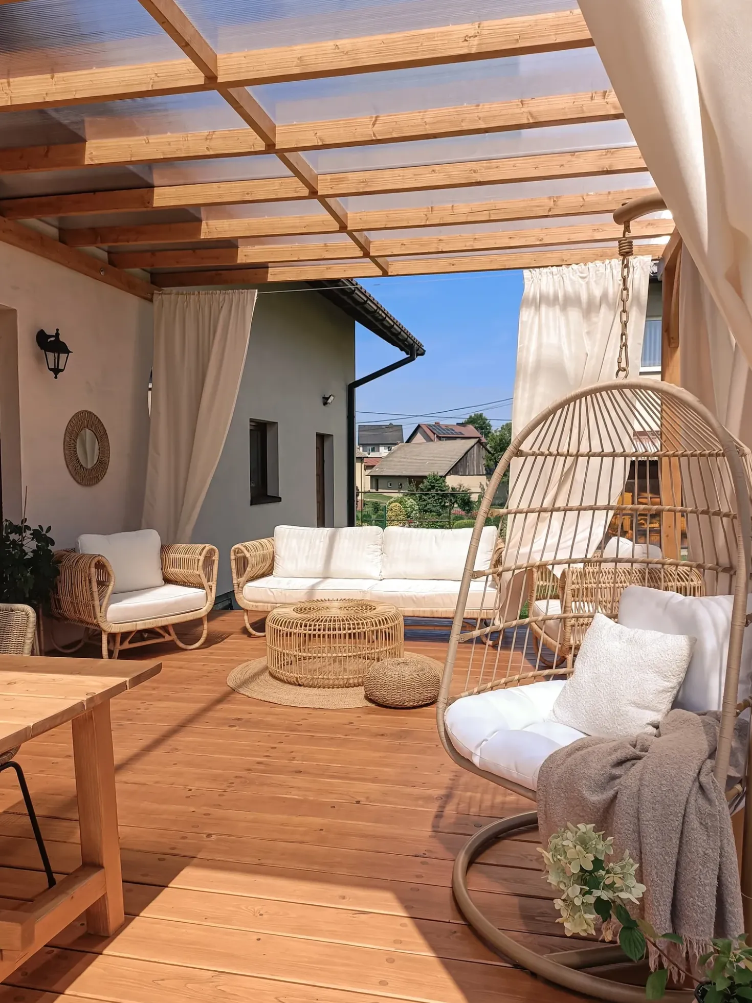 Poltrona sospesa con supporto da pavimento ALLERA Rattan sintetico (PE) Beige