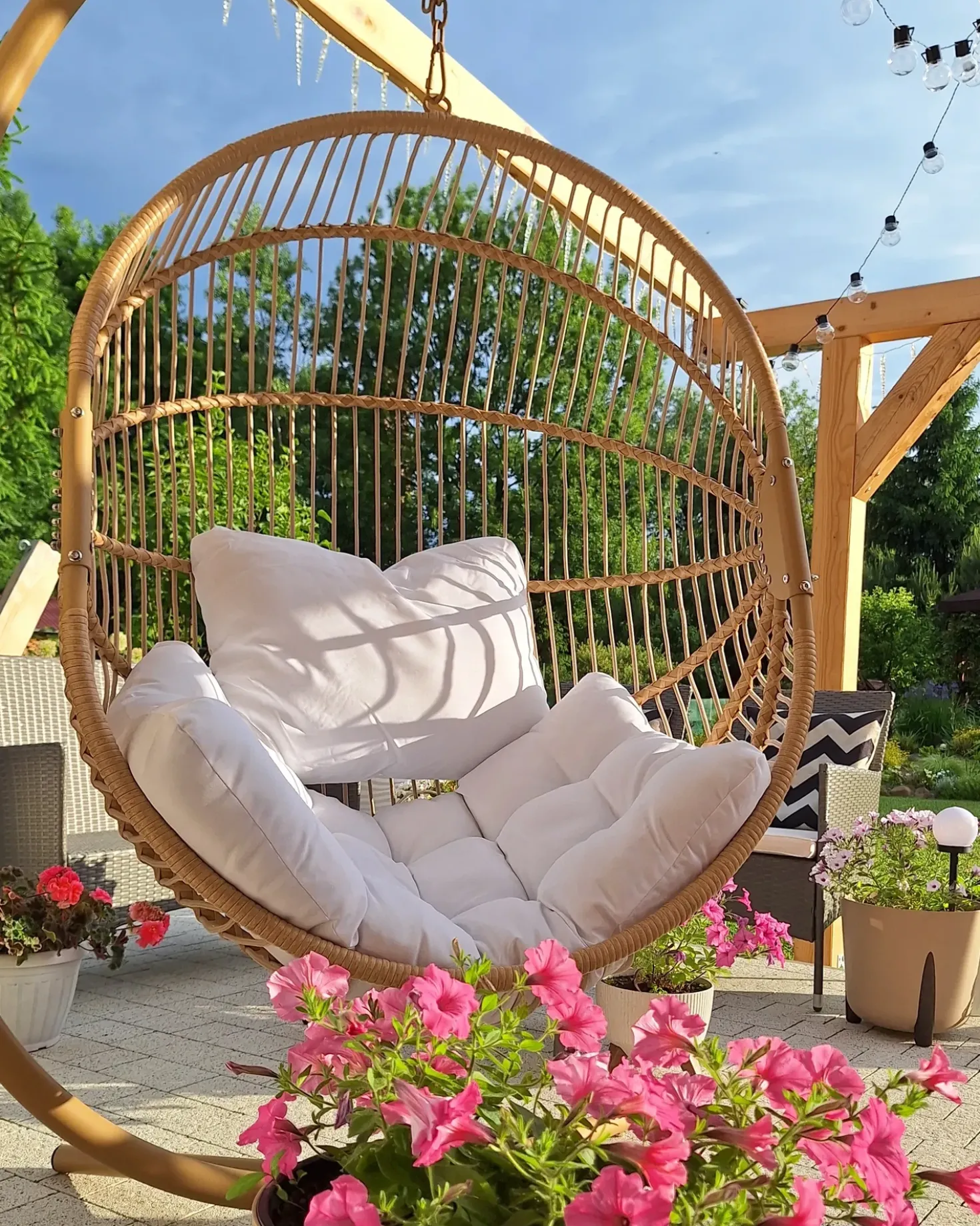 Poltrona sospesa con supporto da pavimento ACRI Rattan sintetico (PE) Beige