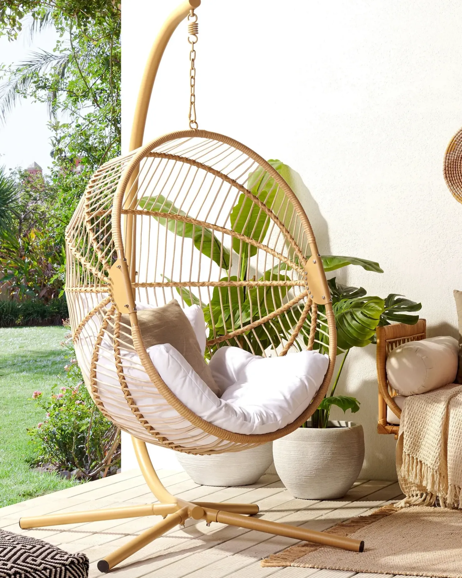 Poltrona sospesa con supporto da pavimento ACRI Rattan sintetico (PE) Beige