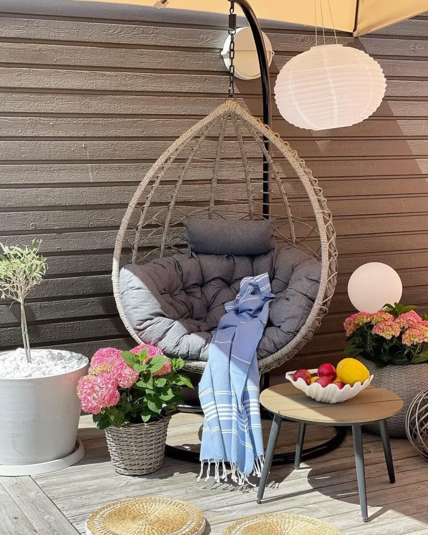 Poltrona sospesa con supporto da pavimento ARSITA Rattan sintetico (PE) Grigio