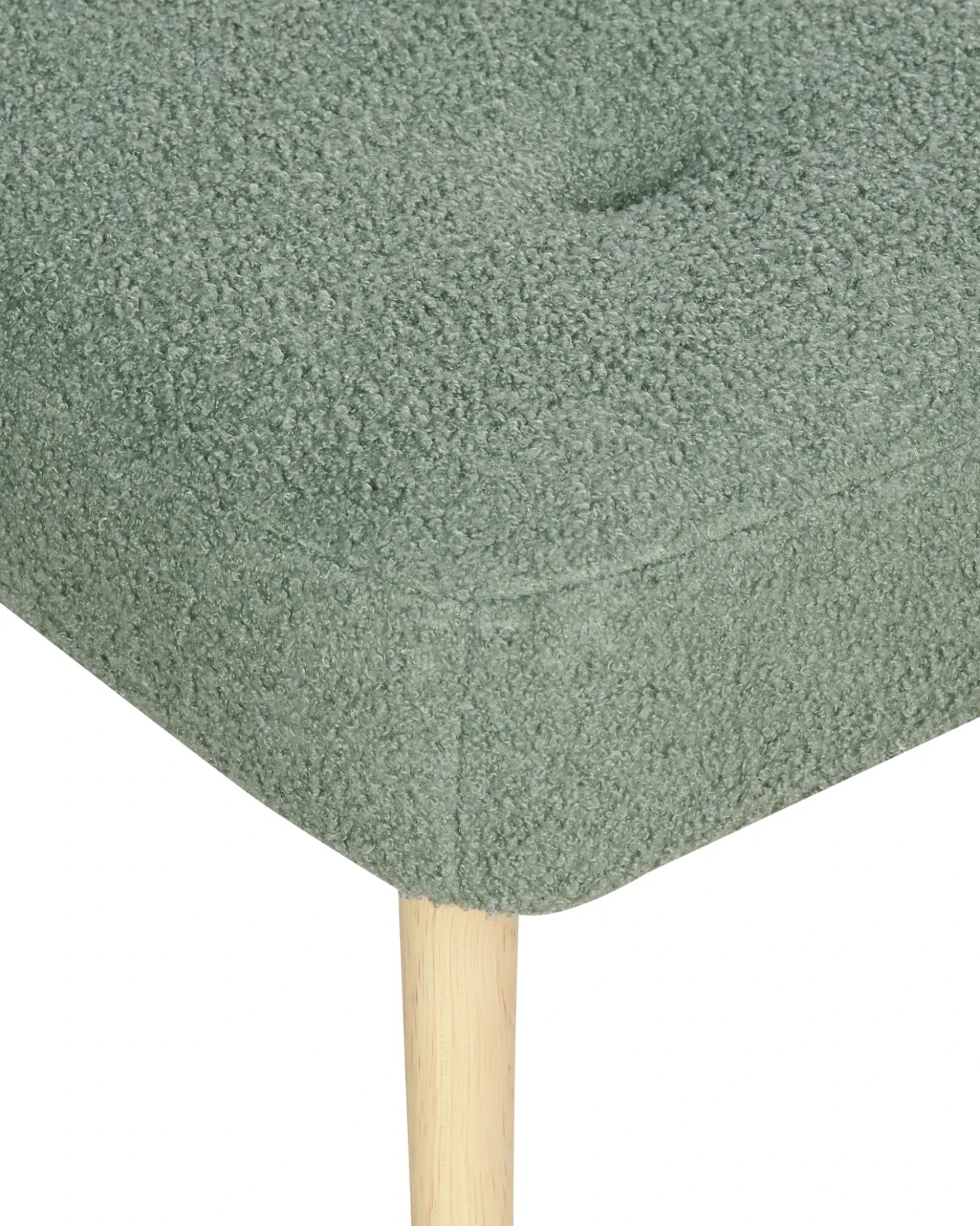 Poltrona Wingback VEJLE con poggiapiedi Bouclé Verde chiaro