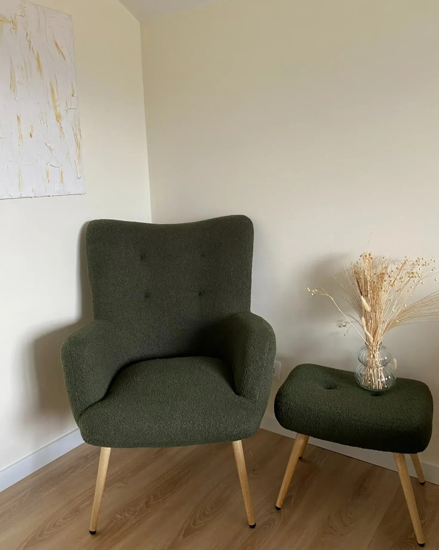 Poltrona Wingback VEJLE con poggiapiedi Bouclé Verde scuro